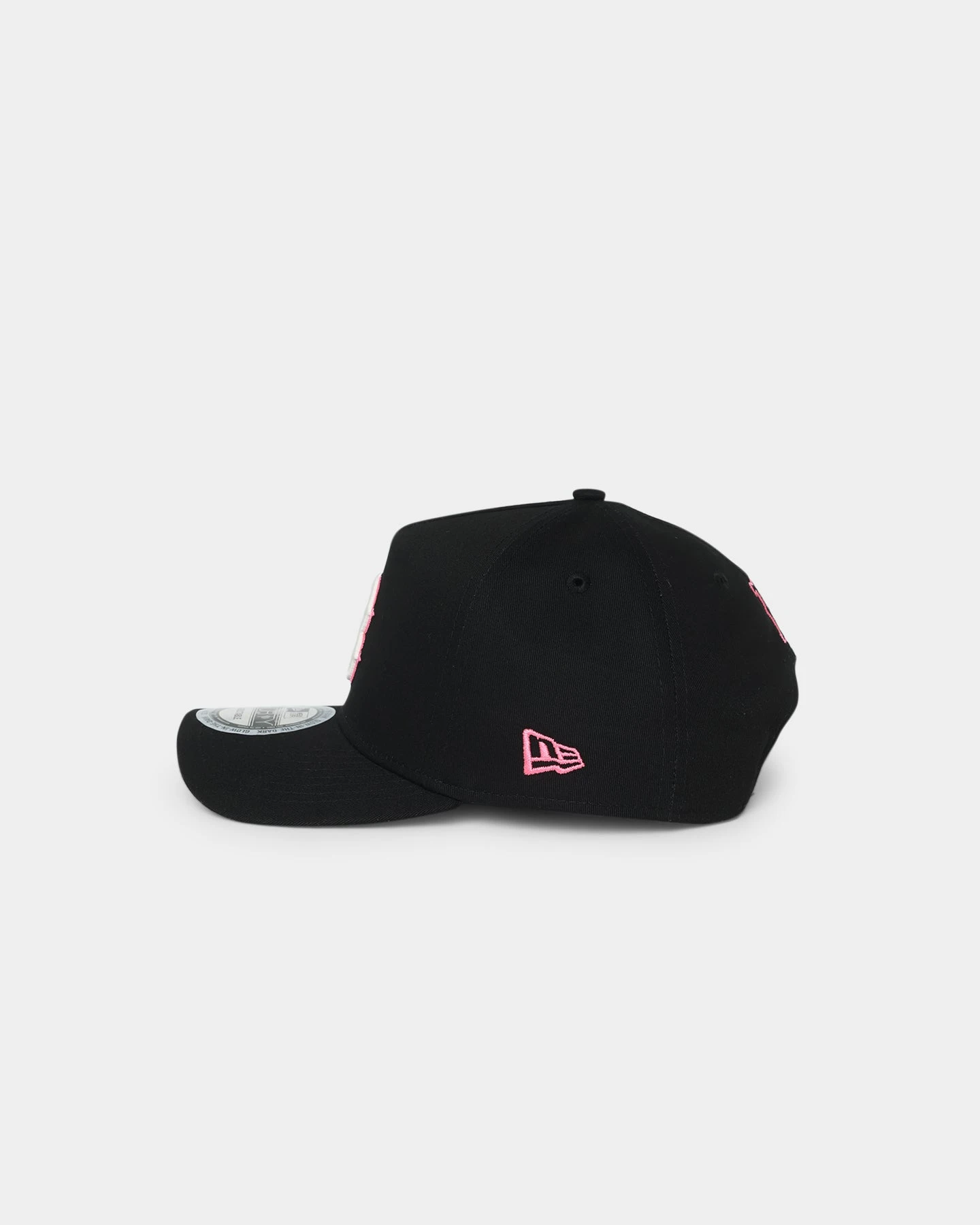 New Era Boston Red Sox Neon Pink 9FORTY A-Frame Snapback Black/Neon New Era Boston Red Sox Neon Pink 9FORTY A-Frame Snapback Black/Neon -Mitchell & Ness Shop 01022796 YB489 default 0040