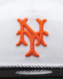 New Era New York Giants 2-Tone Golfer Snapback White/Black -Mitchell & Ness Shop 01029895 YW110 default 0050