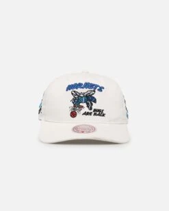 Mitchell & Ness Charlotte Hornets Bug Backer Deadstock Snapback White