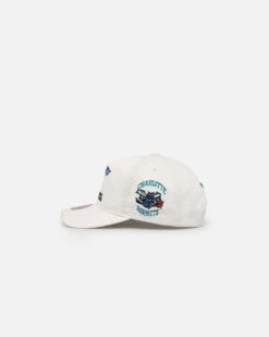 Mitchell & Ness Charlotte Hornets Bug Backer Deadstock Snapback White -Mitchell & Ness Shop 01031680 YW100 default 0040