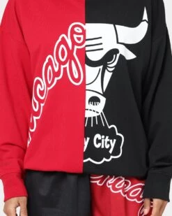 Mitchell & Ness Women's Chicago Bulls Big Face 5.0 Crewneck Red 4 Mitchell & Ness Women's Chicago Bulls Big Face 5.0 Crewneck Red -Mitchell & Ness Shop 02039151 YR001 womens 0030