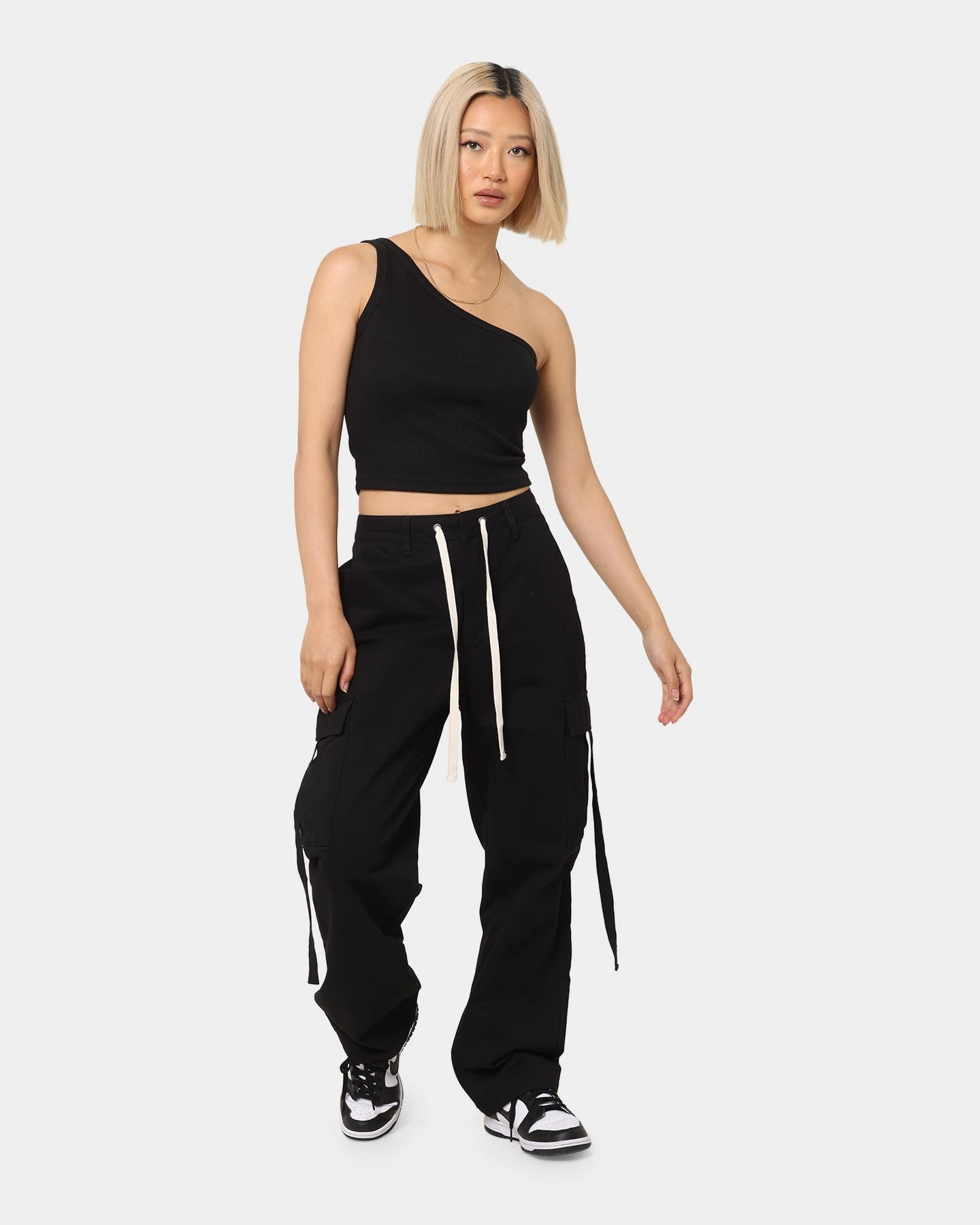 MNML Women's Baggy Cargo Pants Black MNML Women's Baggy Cargo Pants Black -Mitchell & Ness Shop 03010298 YB001 womens 0020