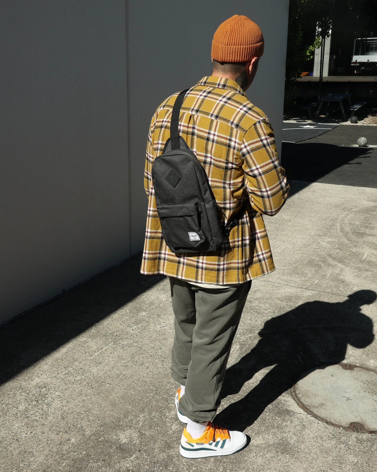 Herschel Bag Co Heritage Shoulder Bag Black Crosshatc Herschel Bag Co Heritage Shoulder Bag Black Crosshatc -Mitchell & Ness Shop 06008238 YB556 mens 0011 scaled