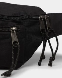 Eastpak Doggy Bum Bag Black -Mitchell & Ness Shop 06008490 YB001 default 0020