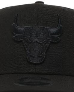 New Era Chicago Bulls 9FIFTY High Crown Precurved Snapback Black/Black 6 New Era Chicago Bulls 9FIFTY High Crown Precurved Snapback Black/Black -Mitchell & Ness Shop 194456620643 default 050
