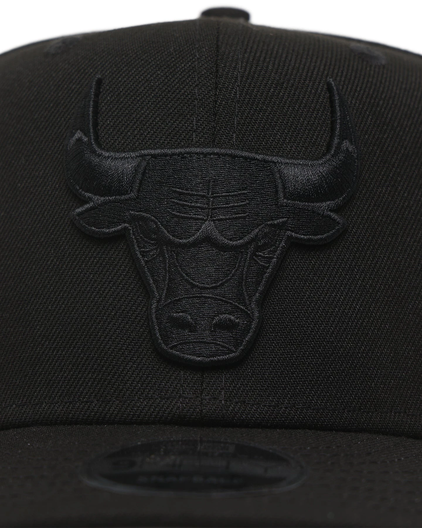 New Era Chicago Bulls 9FIFTY High Crown Precurved Snapback Black/Black New Era Chicago Bulls 9FIFTY High Crown Precurved Snapback Black/Black -Mitchell & Ness Shop 194456620643 default 050