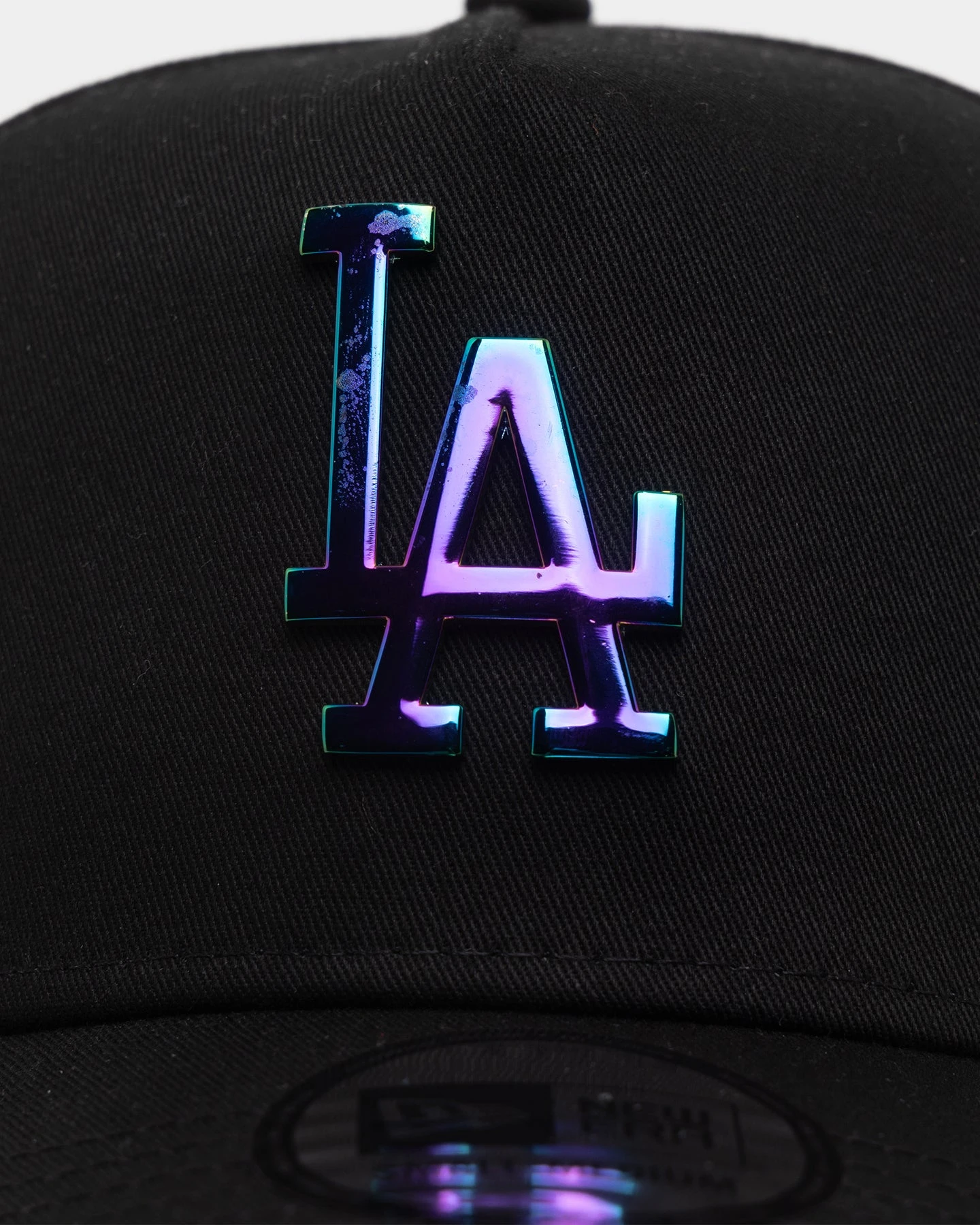 New Era Los Angeles Dodgers 'Metal Badge' 9FORTY K-Frame Snapback Black/Iridescent New Era Los Angeles Dodgers 'Metal Badge' 9FORTY K-Frame Snapback Black/Iridescent -Mitchell & Ness Shop 194457736541 default 00050