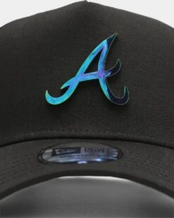 New Era Atlanta Braves 'Metal Badge' 9FORTY K-Frame Snapback Black/Iridescent -Mitchell & Ness Shop 194457736640 default 0050