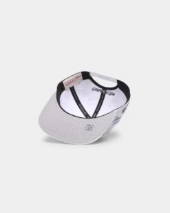 Mitchell & Ness Chicago Bulls 'Hand Drawn' Original Fit Snapback White -Mitchell & Ness Shop 195563796481 default 0060