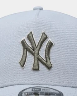 New Era New York Yankees 9FORTY A-Frame Snapback Silver/New Olive -Mitchell & Ness Shop 196080455936 default 0050