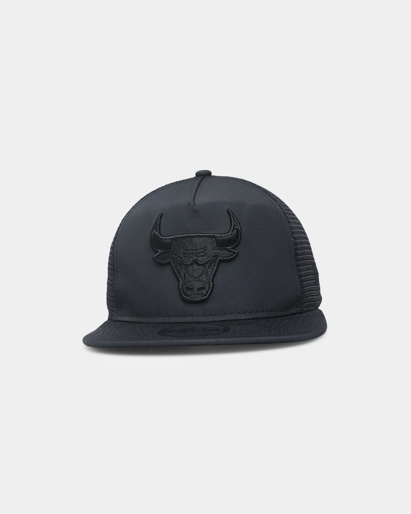 New Era Chicago Bulls Trucker Golfer Snapback Black/Black New Era Chicago Bulls Trucker Golfer Snapback Black/Black -Mitchell & Ness Shop 196313044104 default 0010