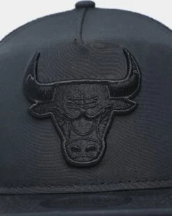 New Era Chicago Bulls Trucker Golfer Snapback Black/Black 7 New Era Chicago Bulls Trucker Golfer Snapback Black/Black -Mitchell & Ness Shop 196313044104 default 0050
