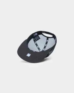 New Era Chicago Bulls Trucker Golfer Snapback Black/Black 8 New Era Chicago Bulls Trucker Golfer Snapback Black/Black -Mitchell & Ness Shop 196313044104 default 0060