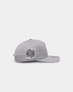 New Era New York Yankees 'Koala Grey' Old Golfer Snapback Grey/White 5 New Era New York Yankees 'Koala Grey' Old Golfer Snapback Grey/White -Mitchell & Ness Shop 196500151998 default 0030