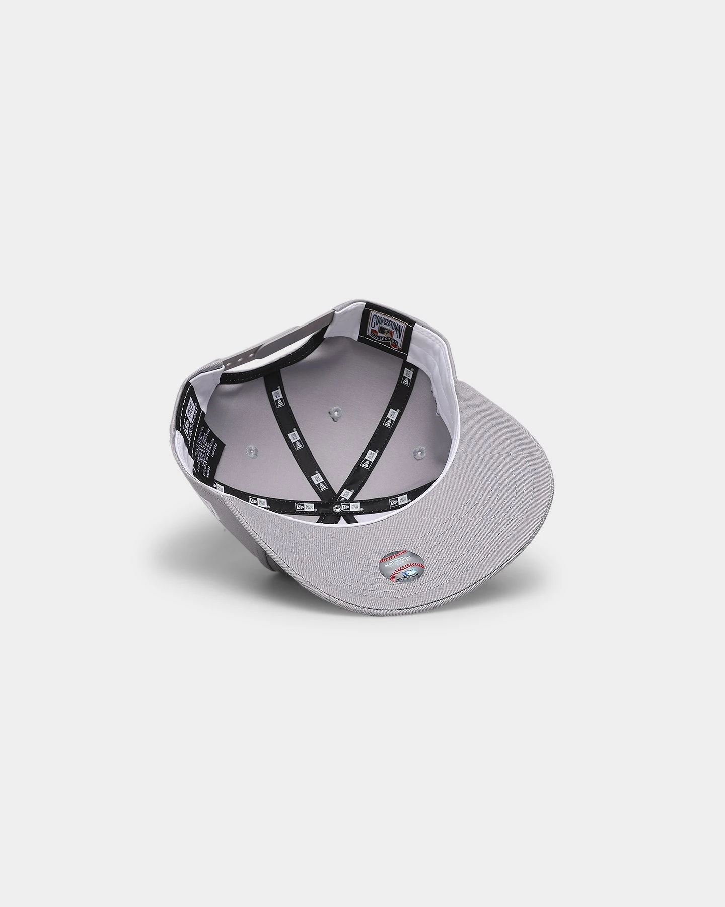 New Era New York Yankees 'Koala Grey' Old Golfer Snapback Grey/White New Era New York Yankees 'Koala Grey' Old Golfer Snapback Grey/White -Mitchell & Ness Shop 196500151998 default 0060