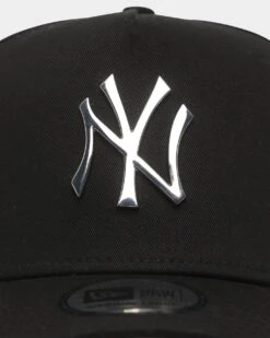 New Era New York Yankees 'Metal Badge' 9FORTY K-Frame Snapback Black/Silver -Mitchell & Ness Shop 196819011105 default 0050