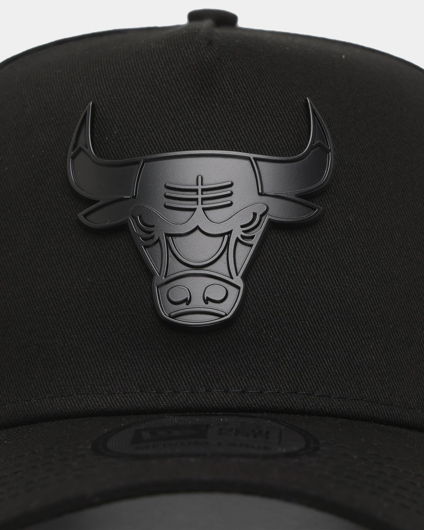 New Era Chicago Bulls 'Metal Badge' 9FORTY K-Frame Snapback Black/Black New Era Chicago Bulls 'Metal Badge' 9FORTY K-Frame Snapback Black/Black -Mitchell & Ness Shop 196819011372 default 0050