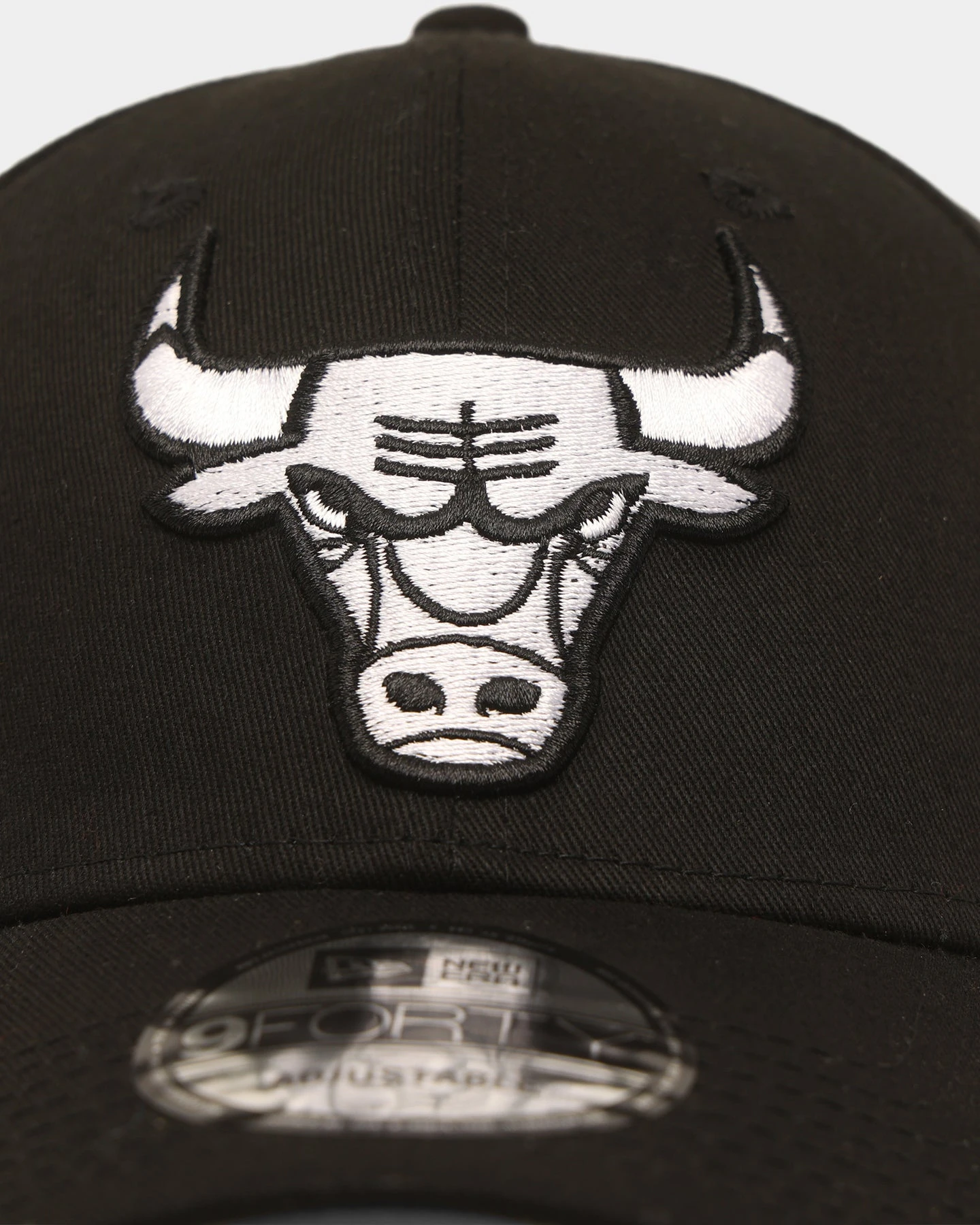New Era Chicago Bulls Core 9FORTY Casual Strapback Black/White New Era Chicago Bulls Core 9FORTY Casual Strapback Black/White -Mitchell & Ness Shop 196819011723 default 0050