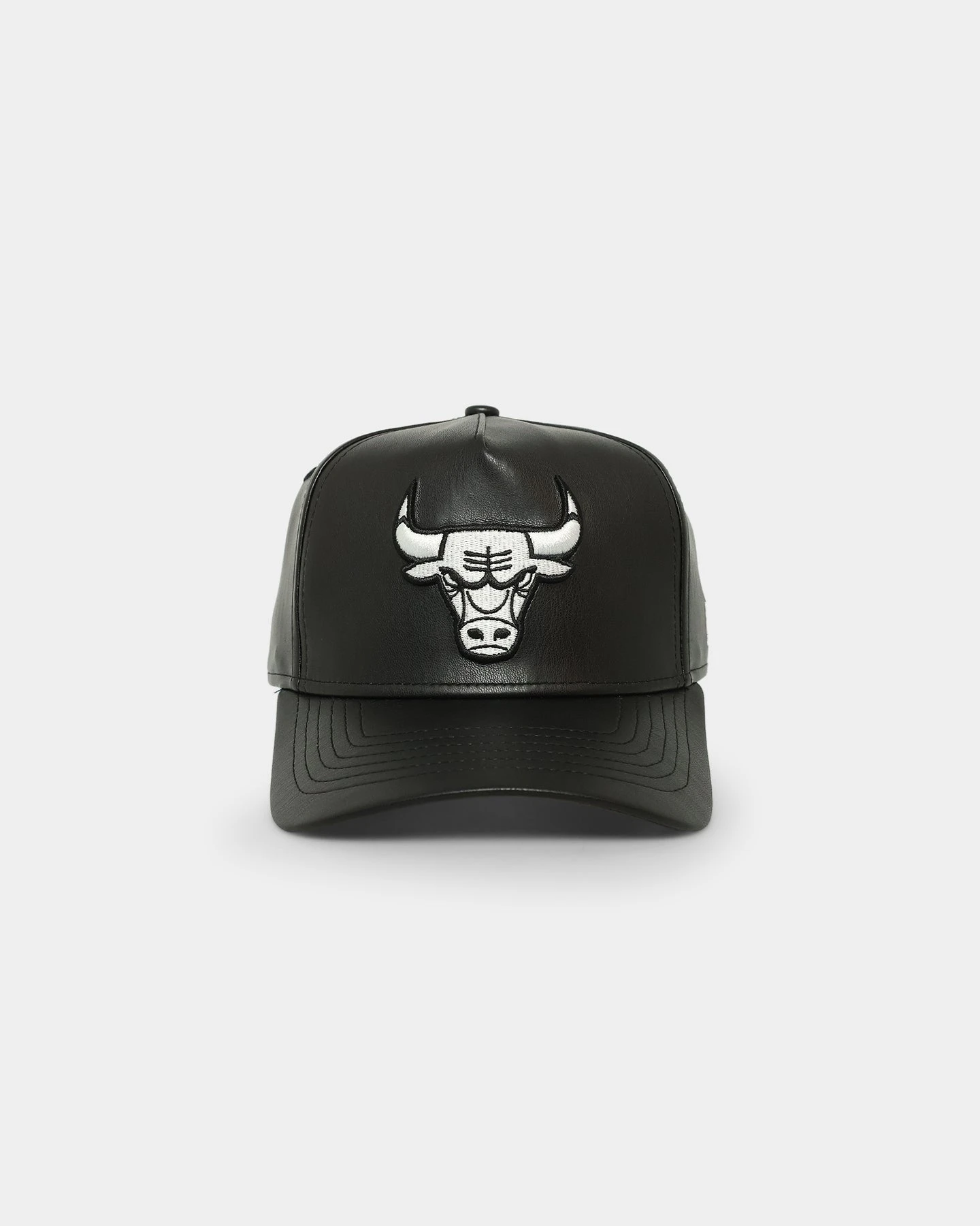 New Era Chicago Bulls 'PU Leather' 9FORTY K-Frame Strapback Black/White New Era Chicago Bulls 'PU Leather' 9FORTY K-Frame Strapback Black/White -Mitchell & Ness Shop 196819075091 default 0010