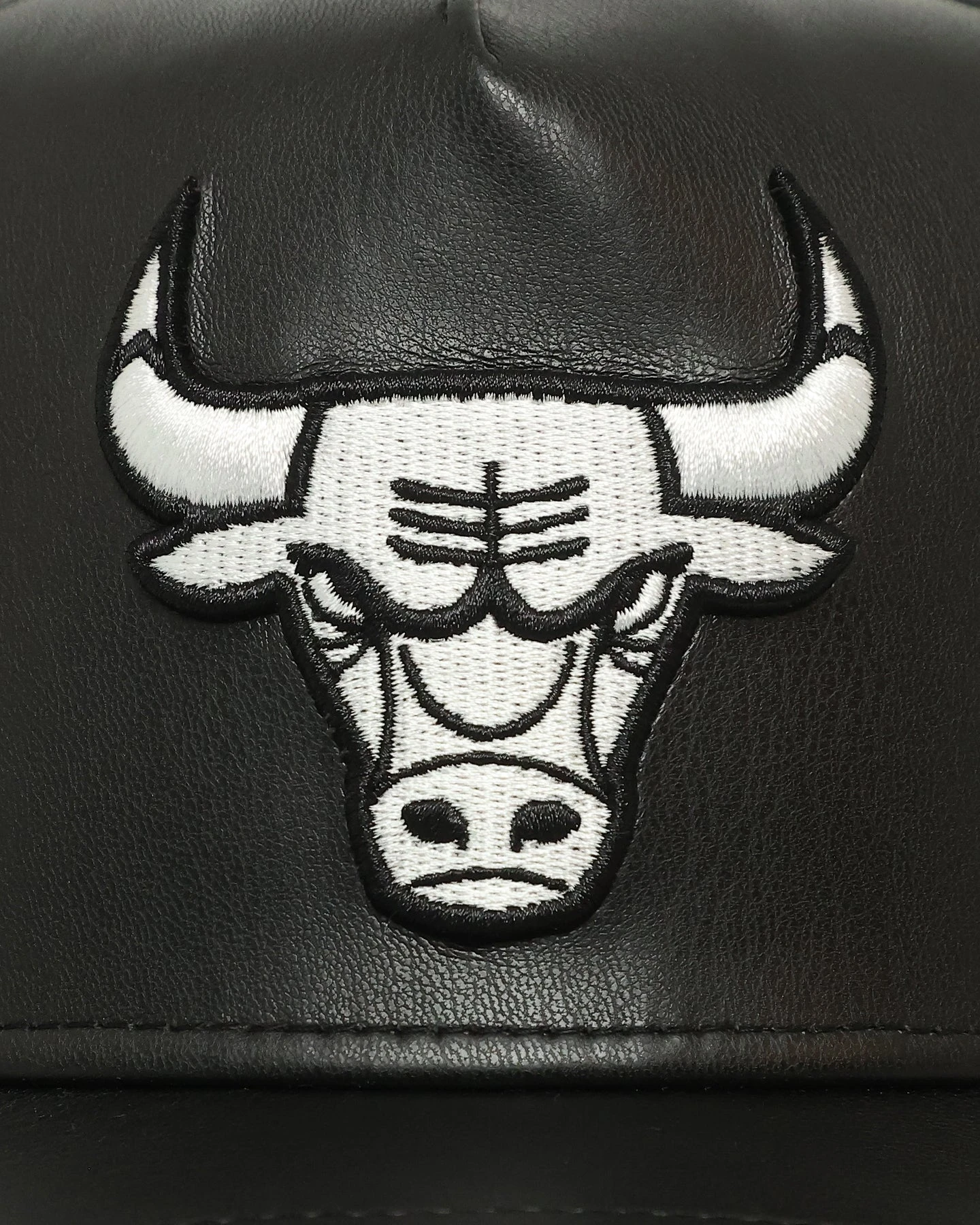 New Era Chicago Bulls 'PU Leather' 9FORTY K-Frame Strapback Black/White New Era Chicago Bulls 'PU Leather' 9FORTY K-Frame Strapback Black/White -Mitchell & Ness Shop 196819075091 default 0060