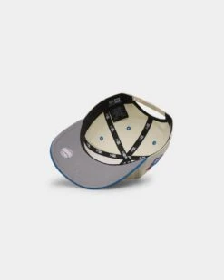 New Era Toronto Blue Jays '1990s World Series Through The Decades' 1992 World Series Golfer Snapback Chrome White -Mitchell & Ness Shop 197214869704 default 0060