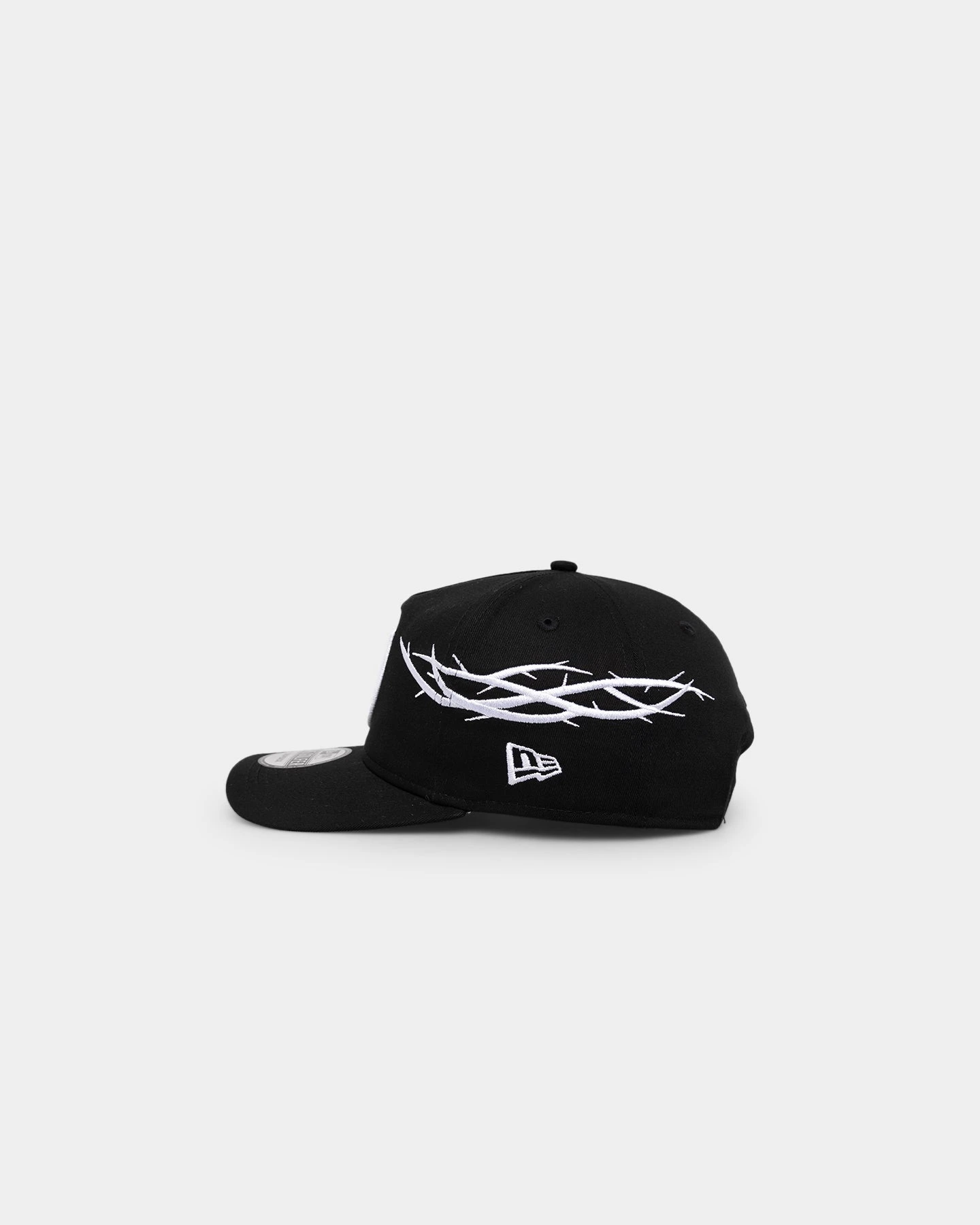 New Era Las Vegas Raiders 'Twisted Thorns' Golfer Pre-Curved Snapback Black New Era Las Vegas Raiders 'Twisted Thorns' Golfer Pre-Curved Snapback Black -Mitchell & Ness Shop 197882780776 default 0040